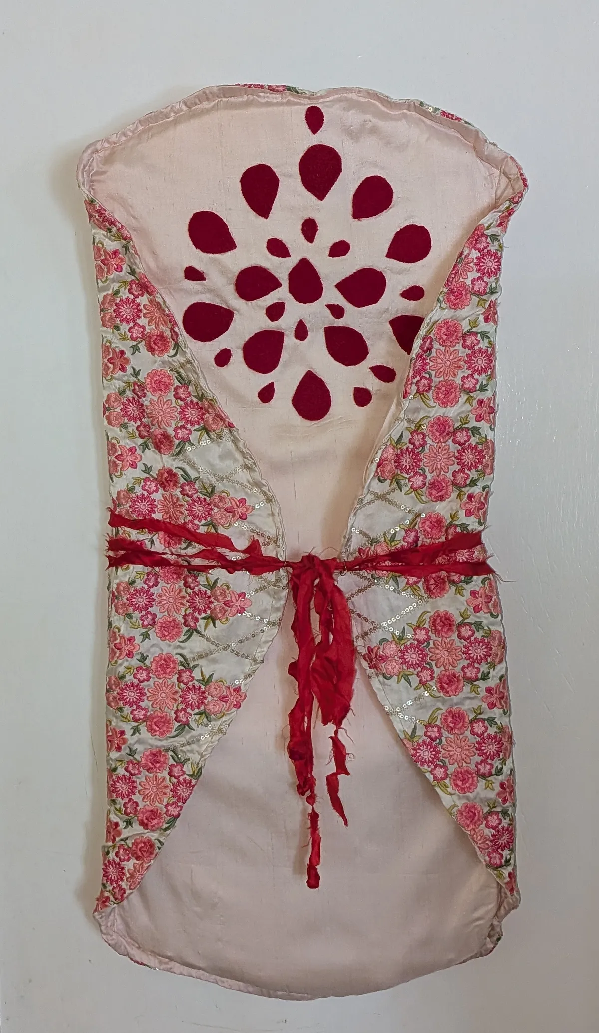 Period pad burial shroud (image 1 of 2)