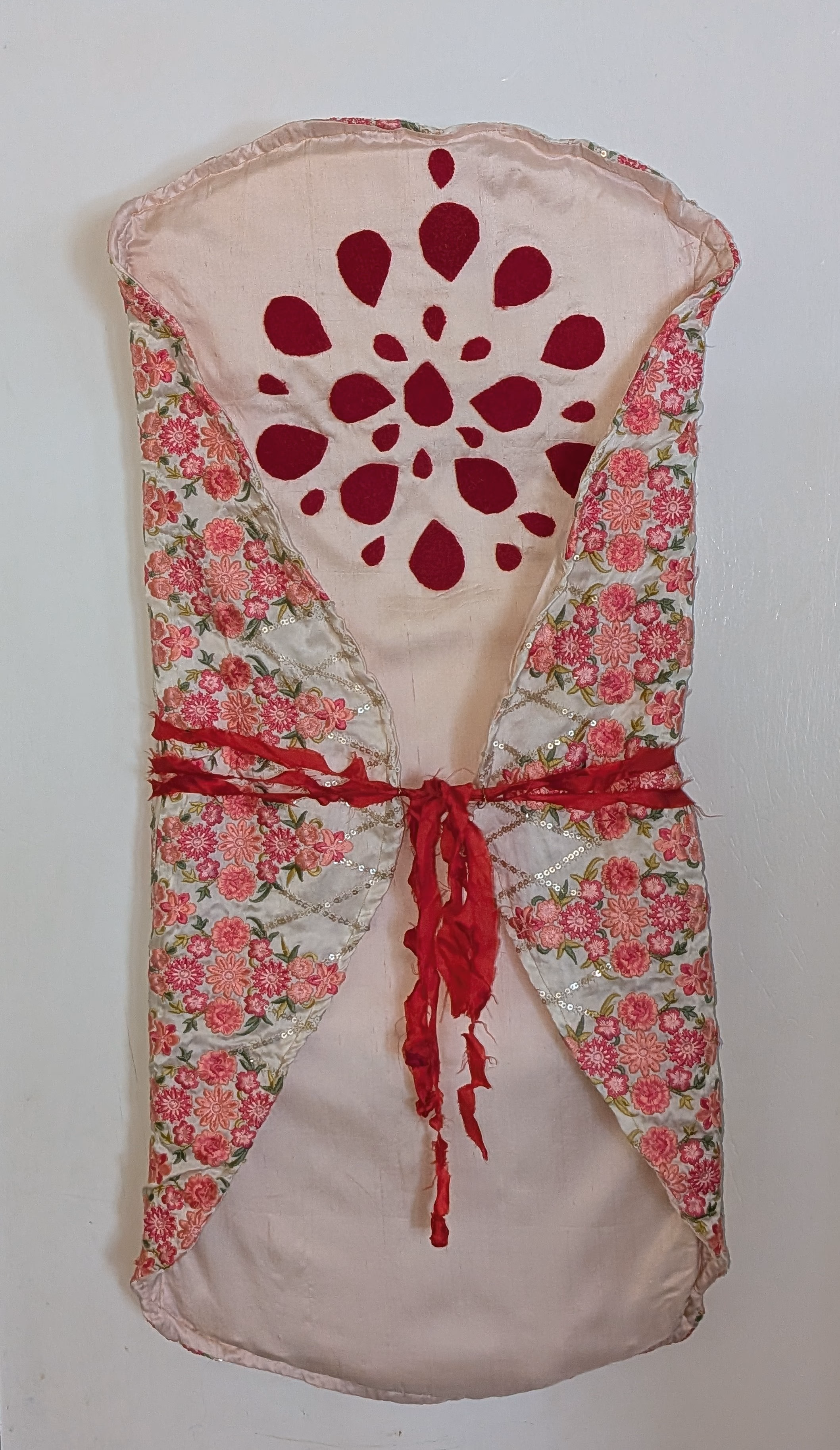 Period pad burial shroud (image 1 of 2)